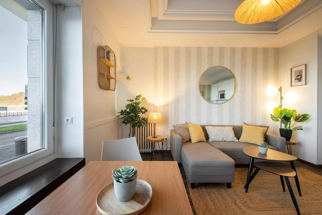 Cozy Apartment In Front Of The Beach San Sebastian